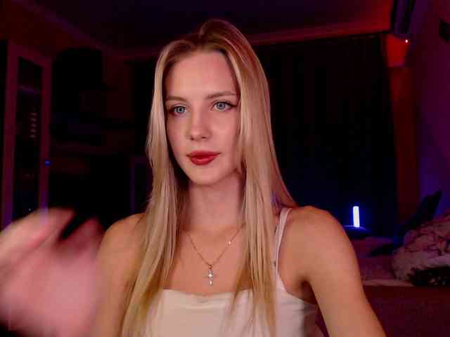 MikkiSweetie webcam