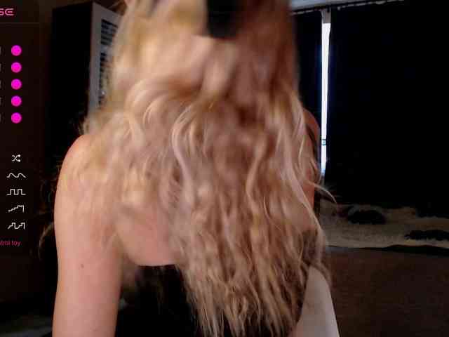MikkiSweetie webcam
