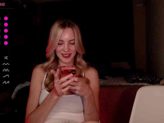MikkiSweetie webcam