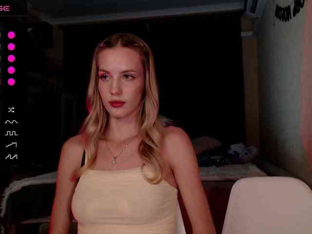 MikkiSweetie webcam