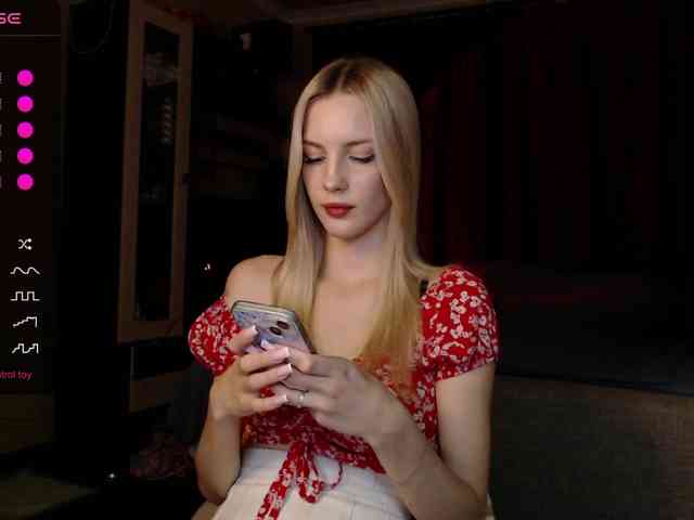 MikkiSweetie webcam