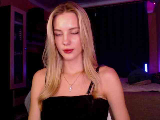 MikkiSweetie webcam