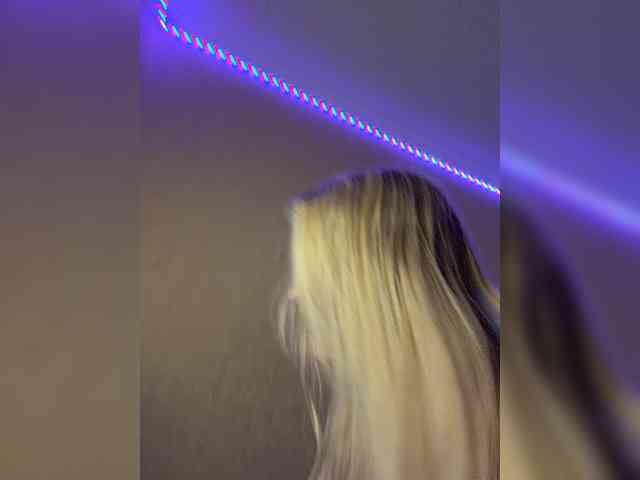 MikkiSweetie webcam