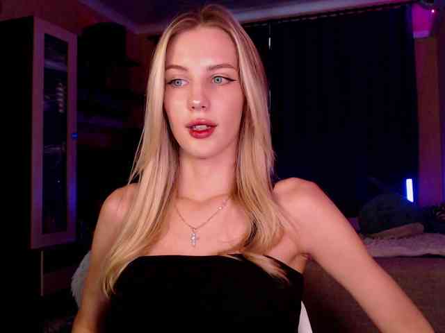 MikkiSweetie webcam