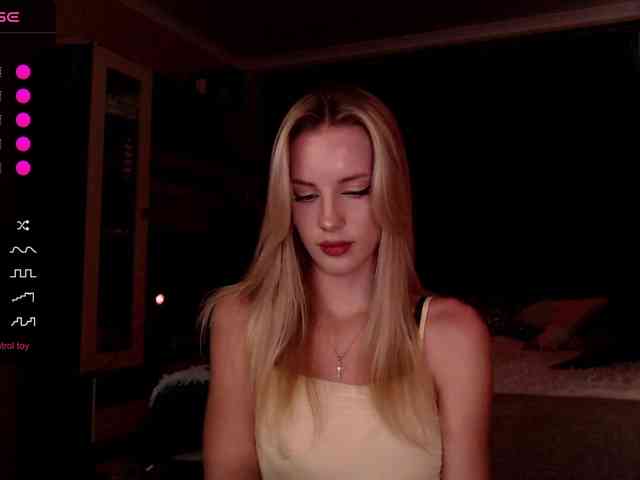 MikkiSweetie webcam