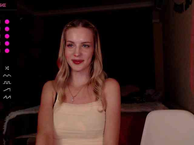 MikkiSweetie webcam