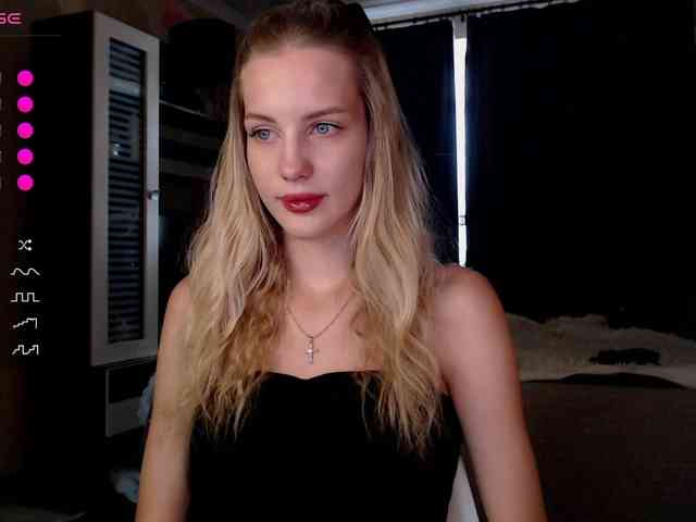 MikkiSweetie webcam
