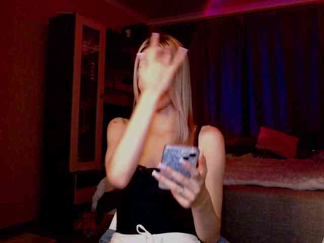 MikkiSweetie webcam