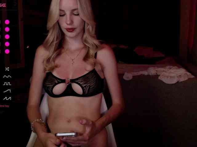 MikkiSweetie webcam
