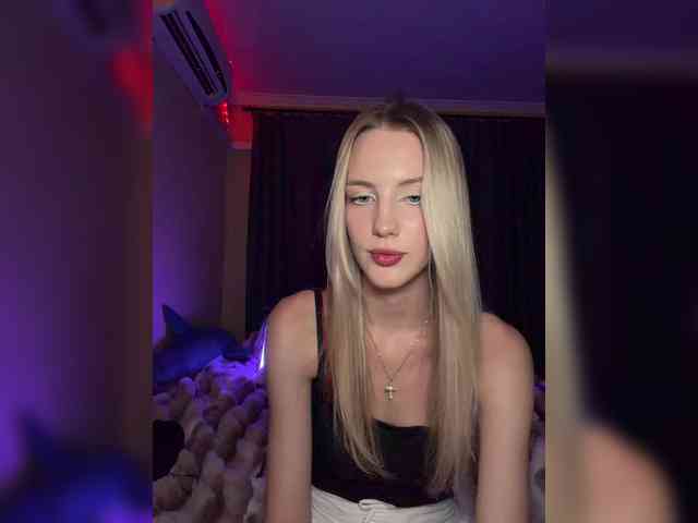 MikkiSweetie webcam