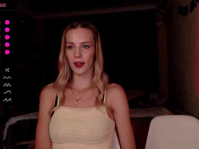 MikkiSweetie webcam