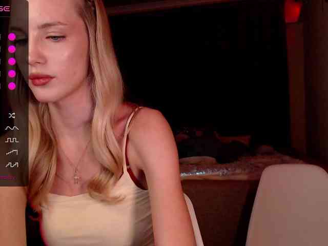 MikkiSweetie webcam