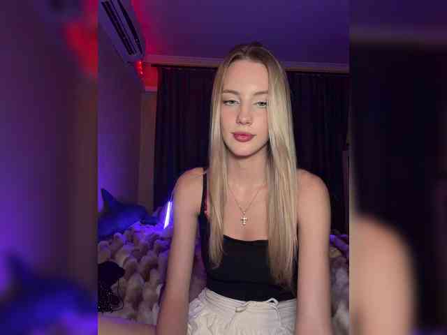 MikkiSweetie webcam