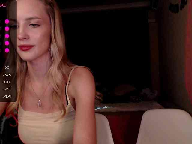 MikkiSweetie webcam