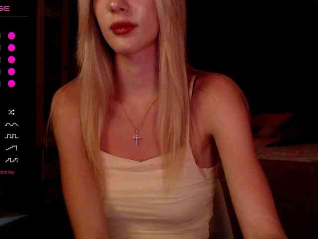 MikkiSweetie webcam