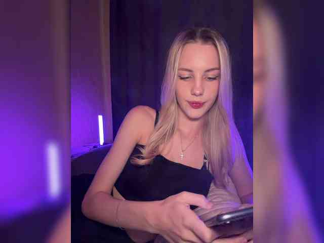 MikkiSweetie webcam