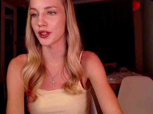 MikkiSweetie webcam