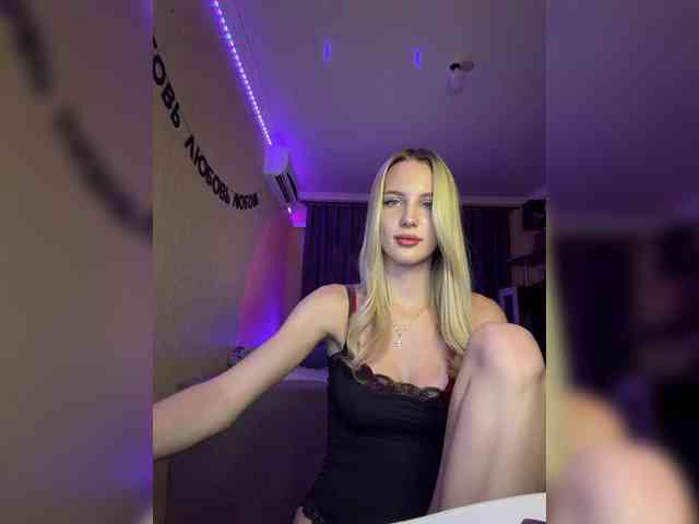 MikkiSweetie webcam