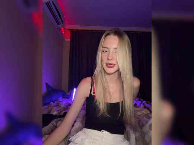 MikkiSweetie webcam