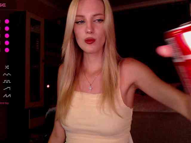 MikkiSweetie webcam