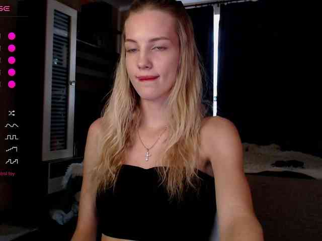 MikkiSweetie webcam