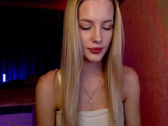 MikkiSweetie webcam