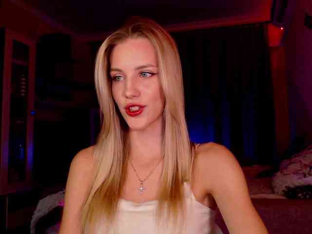MikkiSweetie webcam