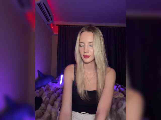 MikkiSweetie webcam