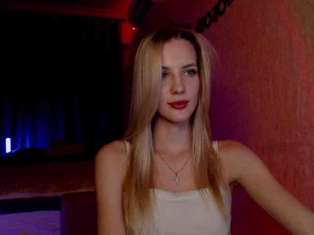 MikkiSweetie webcam