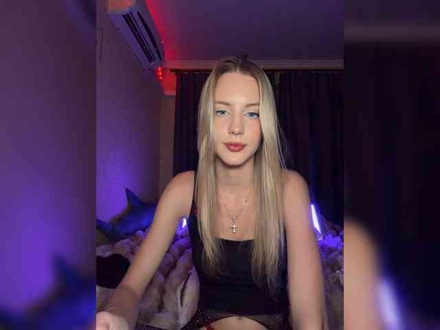 MikkiSweetie webcam