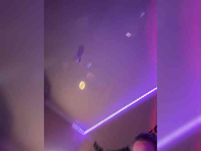 MikkiSweetie webcam