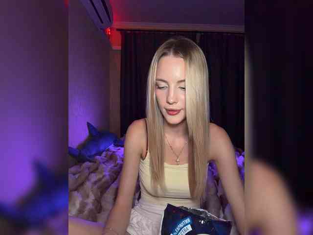 MikkiSweetie webcam