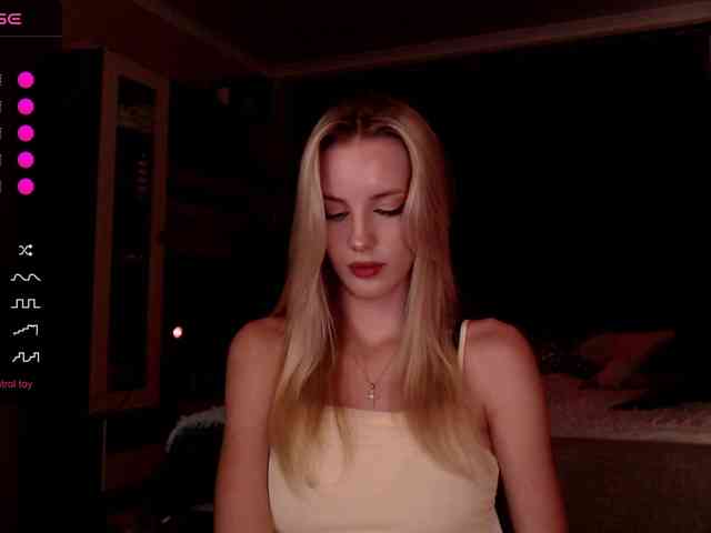 MikkiSweetie webcam