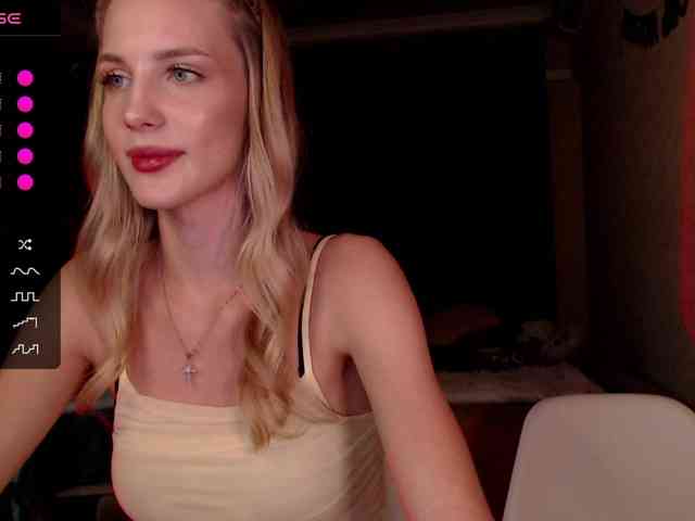 MikkiSweetie webcam
