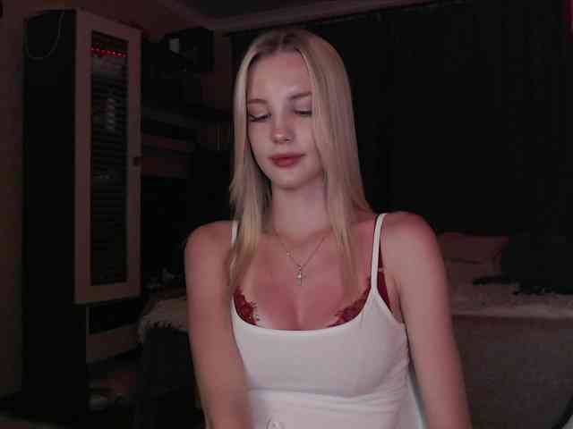 MikkiSweetie webcam