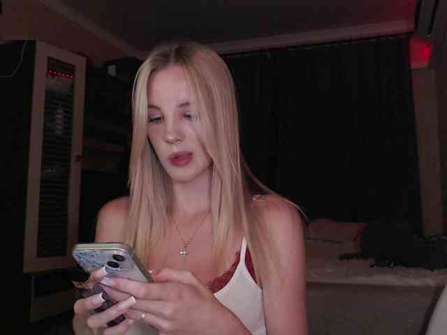 MikkiSweetie webcam
