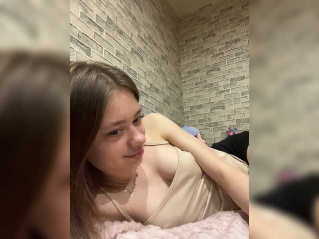 18YoungPussy18 live cam on BongaCams