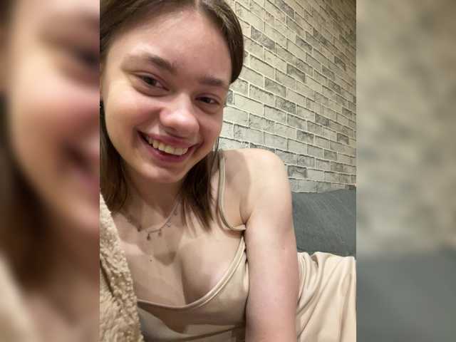 18YoungPussy18 live cam on BongaCams