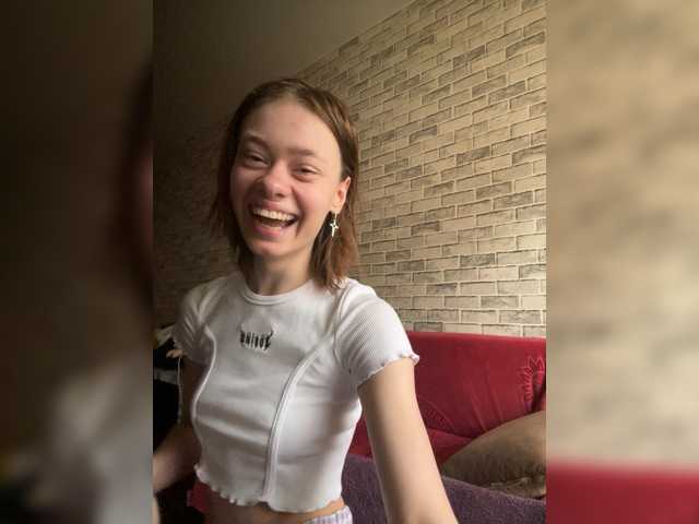 18YoungPussy18 live cam on BongaCams