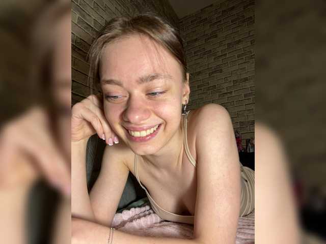 18YoungPussy18 live cam on BongaCams
