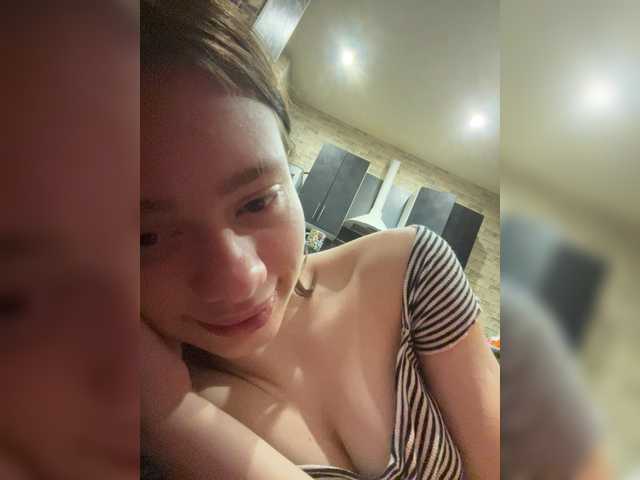 18YoungPussy18 live cam on BongaCams