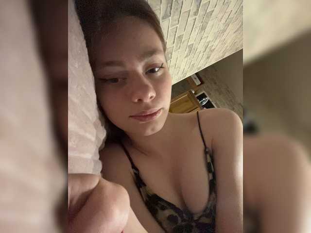 18YoungPussy18 live cam on BongaCams
