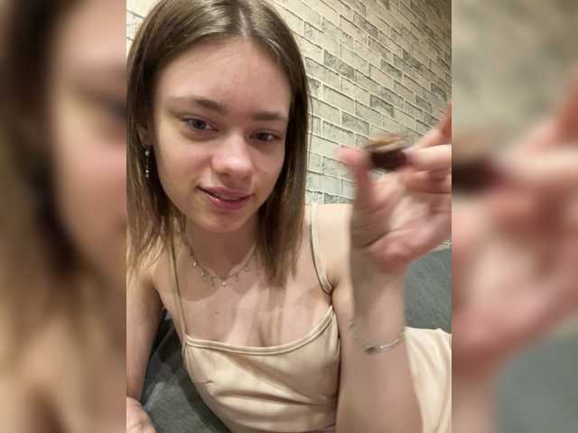 18YoungPussy18 live cam on BongaCams