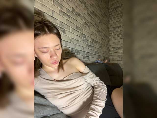 18YoungPussy18 live cam on BongaCams