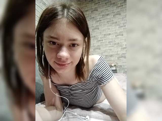 18YoungPussy18 live cam on BongaCams