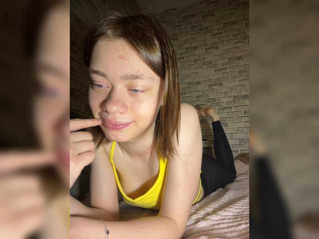 18YoungPussy18 live cam on BongaCams