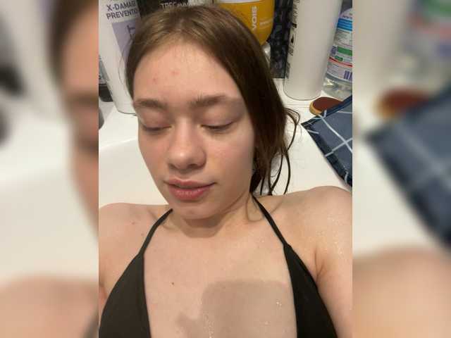 18YoungPussy18 live cam on BongaCams