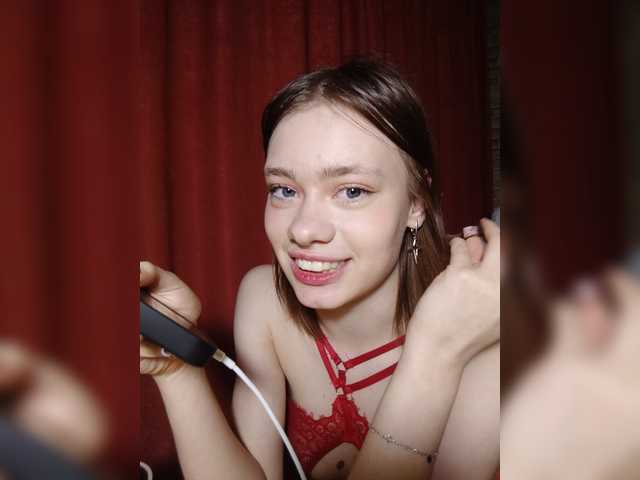 18YoungPussy18 live cam on BongaCams