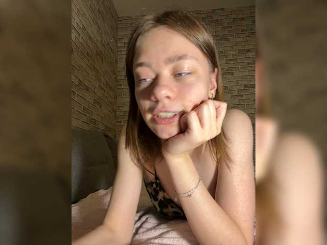 18YoungPussy18 live cam on BongaCams