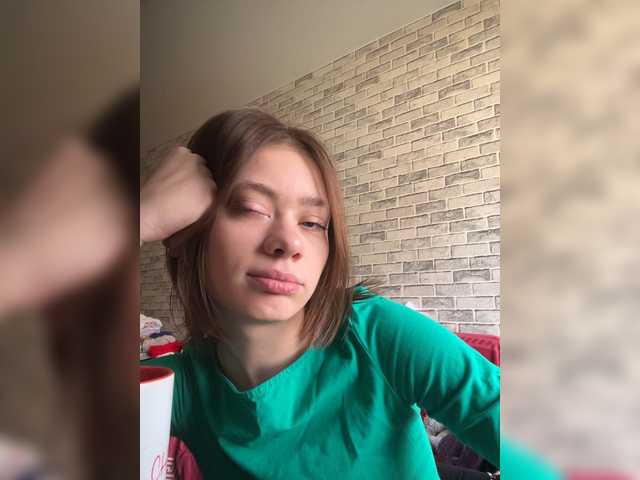18YoungPussy18 live cam on BongaCams